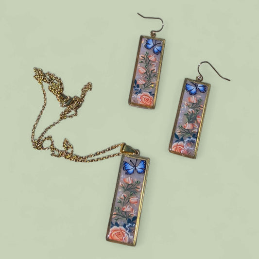 Held in Bloom Pendant Set