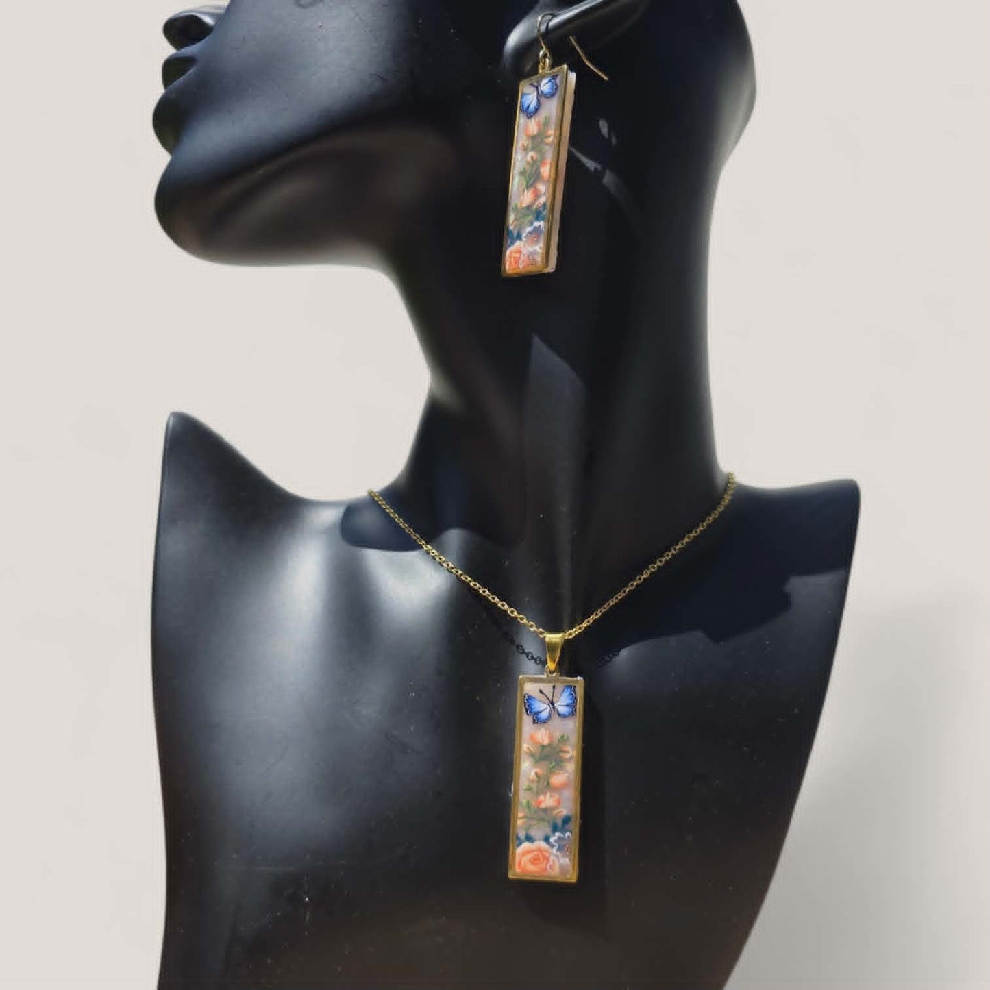 Held in Bloom Pendant Set