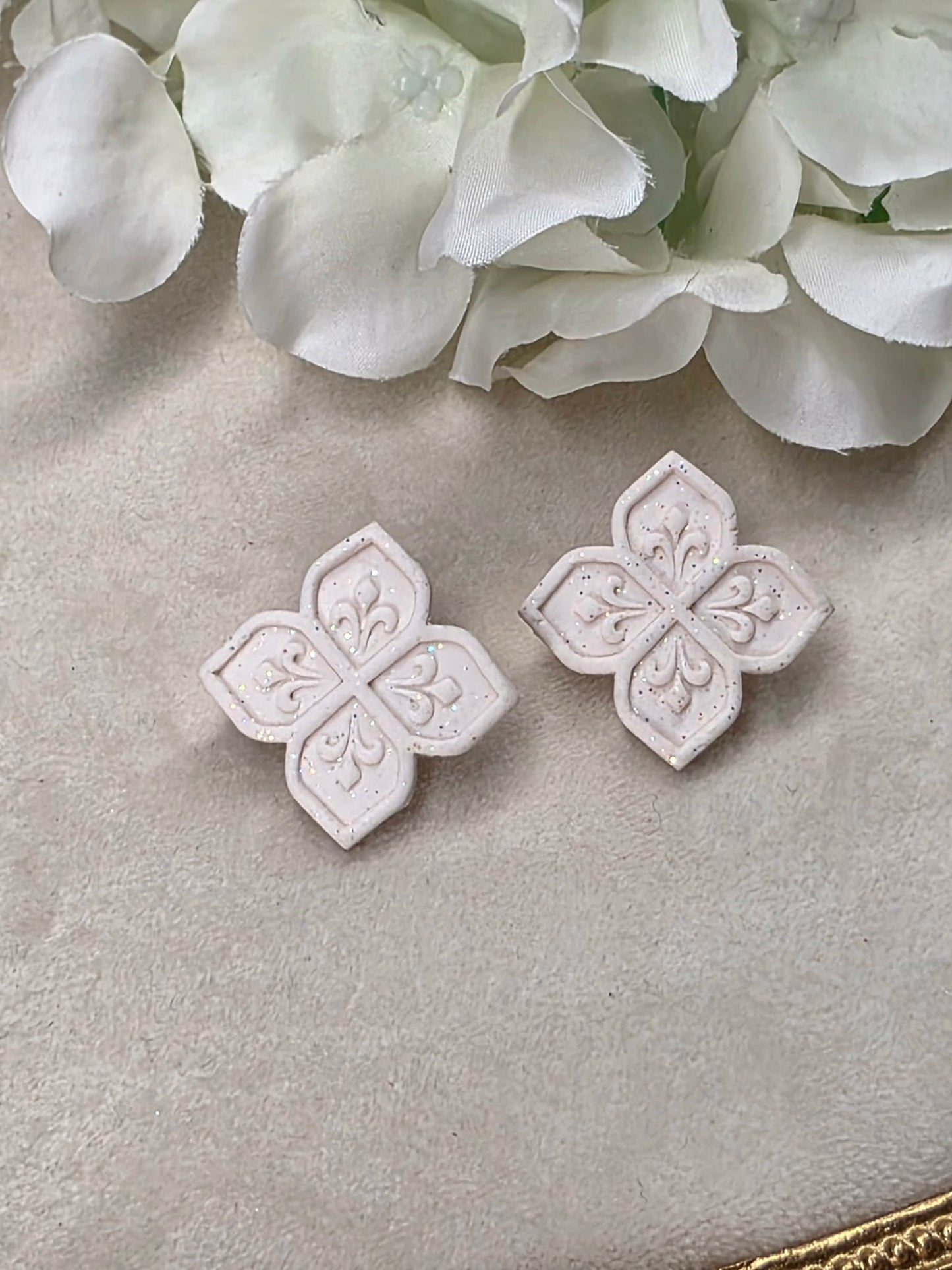 Vow Crest White Studs